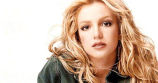 Britney poses for Candie's